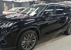 Нанесение глянцевой пленки на Toyota HighLander